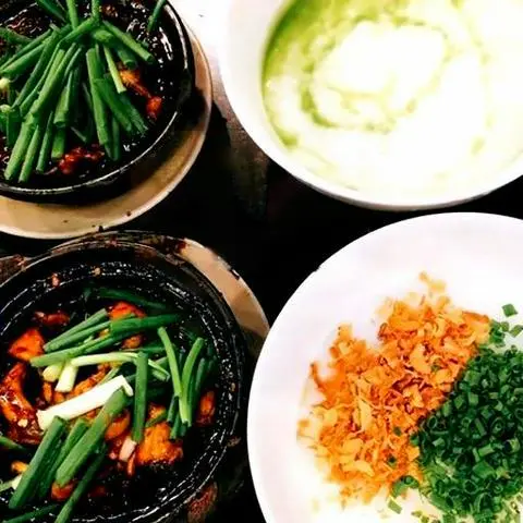Hình ảnh Cháo hương hành - Ếch kho Singapore sa tế 2 con