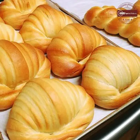 Hình ảnh Bánh Mì Cua Lớn