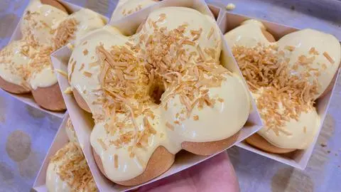 Hình ảnh BÁNH MÌ KEM TRỨNG DỪA NƯỚNG