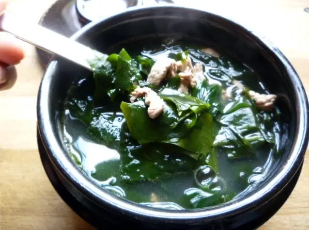 Hình ảnh Canh rong biển thịt bằm