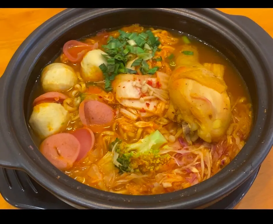 Hình ảnh Mỳ Kim Chi Đùi Gà