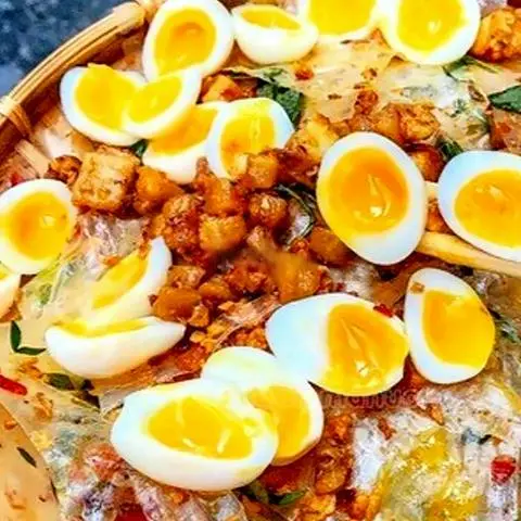 Hình ảnh Bánh tráng trộn da gà tóp mỡ trứng cút lòng đào