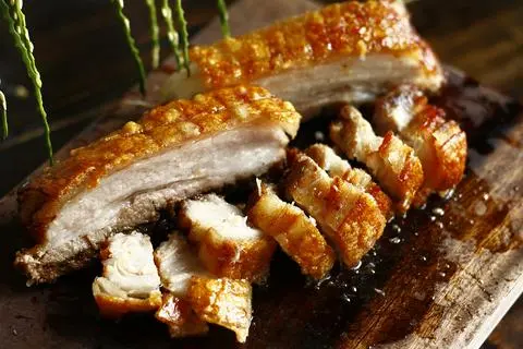 Hình ảnh Heo quay ba rọi 0,5kg