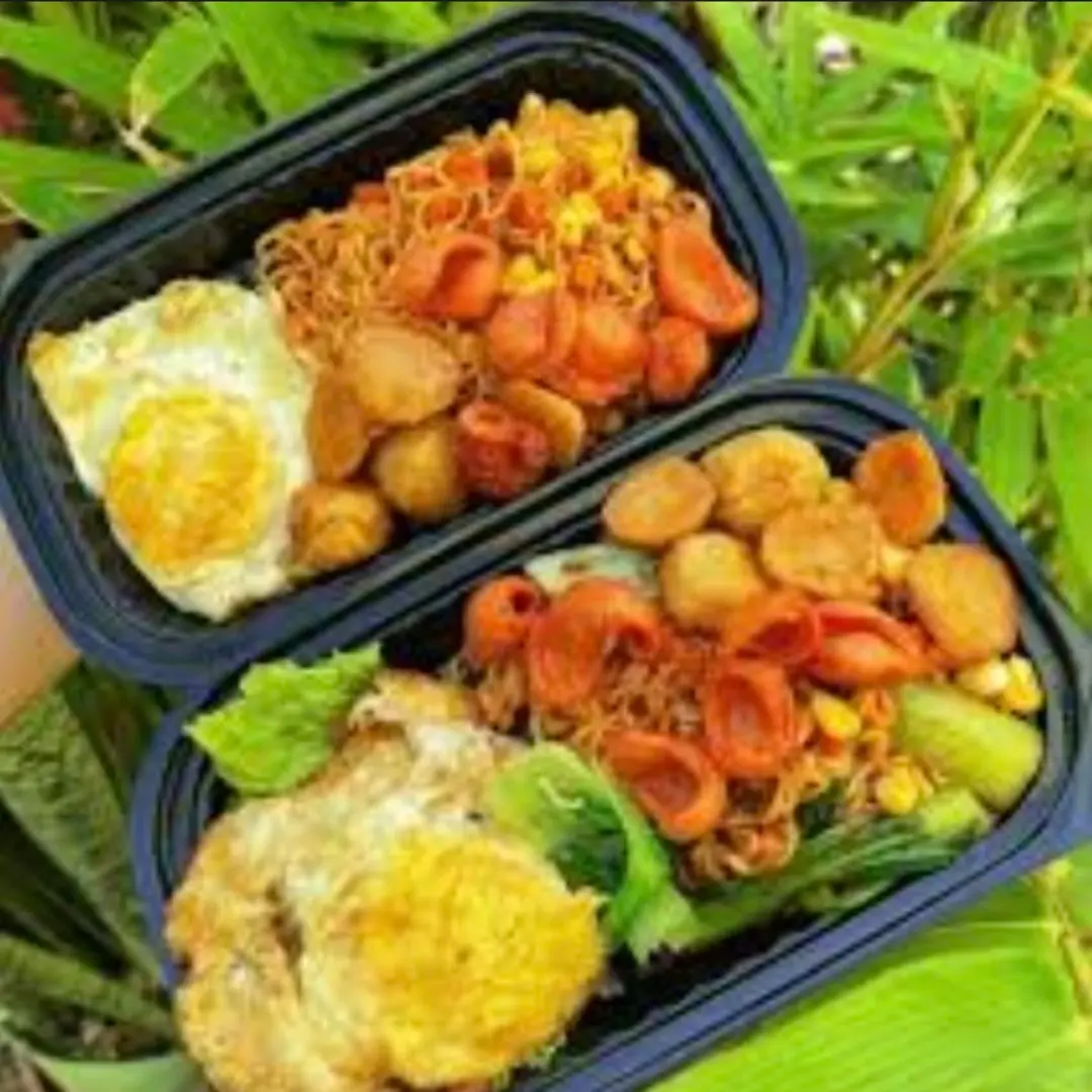 Hình ảnh Mì trộn viên chiên + trứng 