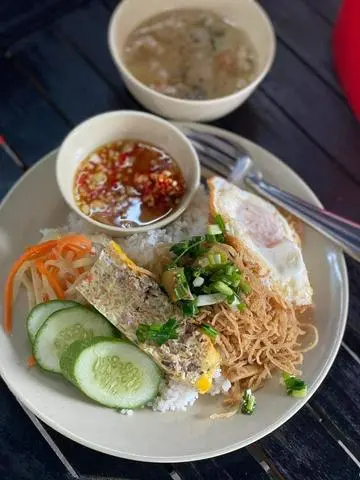 Hình ảnh Cơm bì chả ốp la