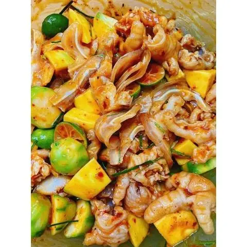 Hình ảnh combo 2 : mix chân gà rút xương & tai heo sốt thái