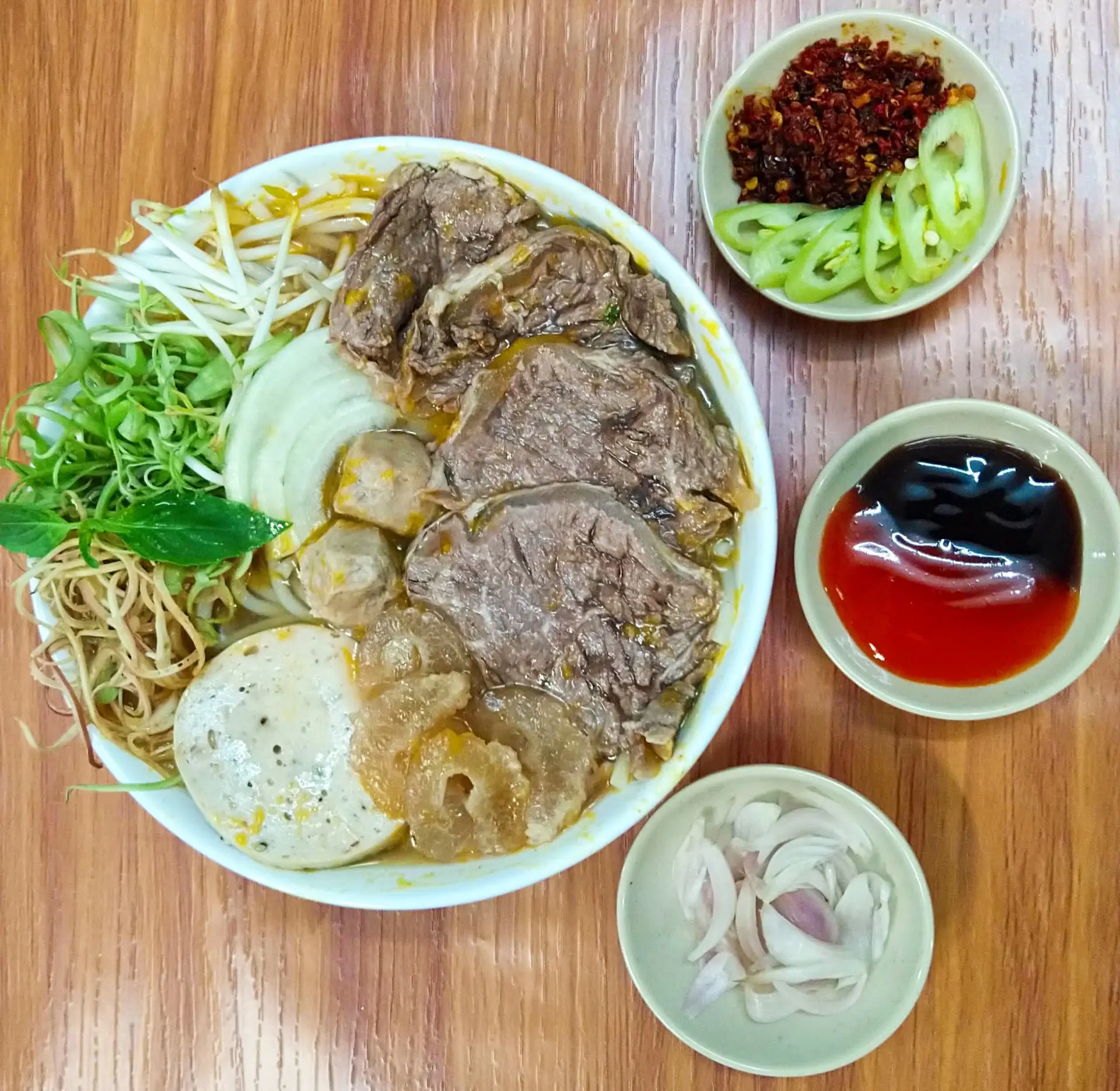 Hình ảnh Bún Bò Nạm + Gân,Bò Viên,Chả