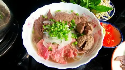 Hình ảnh Phở tái viên