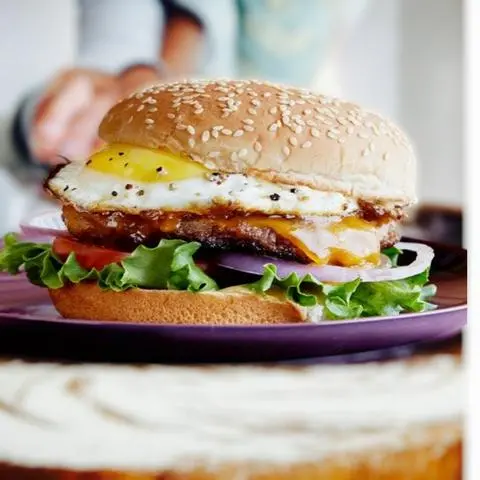 Hình ảnh Hamburger bò trứng