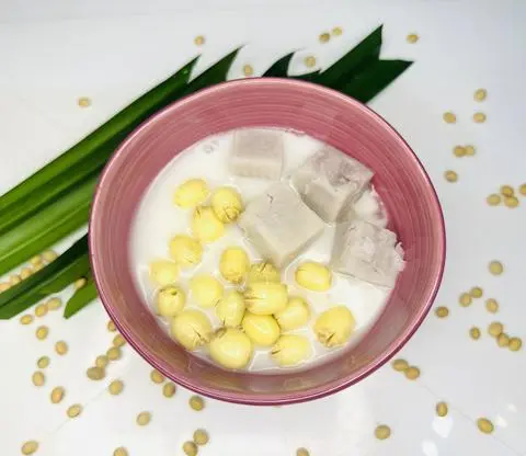 Hình ảnh Tàu hũ hạt sen khoai môn
