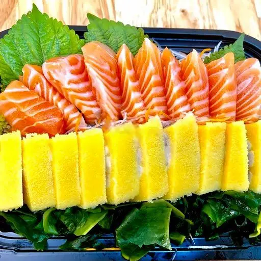 Hình ảnh Combo sashimi cá hồi - cá trích ép trứng (lớn)