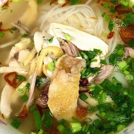 Hình ảnh hủ tíu mì vàng gà xé