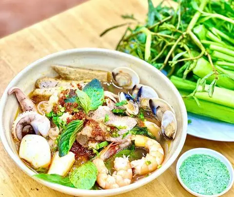 Hình ảnh 2 Bún thường + 2 nước ngọt