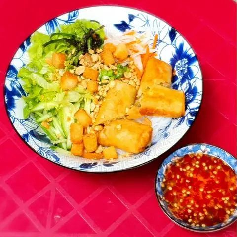 Hình ảnh Bún Trộn Chả Giò Chay