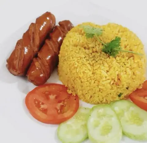 Hình ảnh Cơm Xúc Xích Xối Mỡ