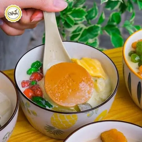 Hình ảnh Chè dừa non lá dứa bánh flan