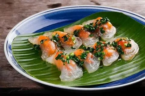 Hình ảnh Bánh Bột Lọc + Dụng Cụ Ăn Uống
