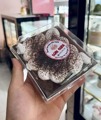 Hình ảnh Bánh Bông lan Socola kem tươi
