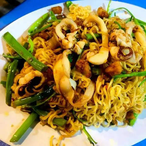 Hình ảnh mực xào mì rau muống