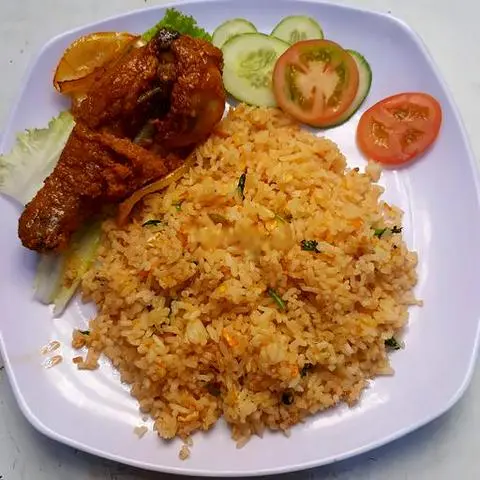 Hình ảnh Cơm Chien Đùi Gà Tỏi