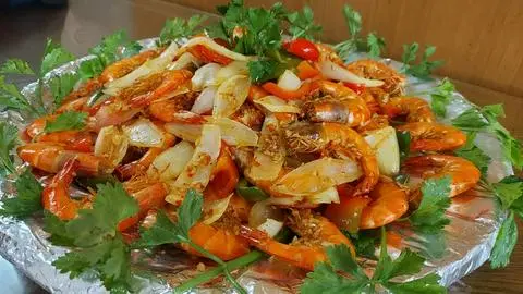 Hình ảnh Cơm Chiên Tôm Xào Bơ Cay