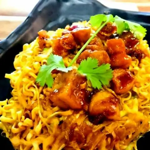 Hình ảnh Mì Trộn Đặt Biệt Tóp Mỡ - Trứng