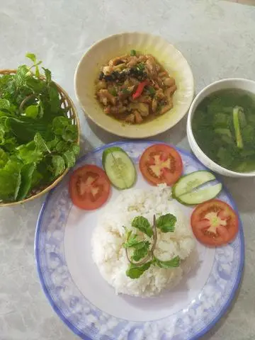 Hình ảnh Cơm thịt kho tiêu