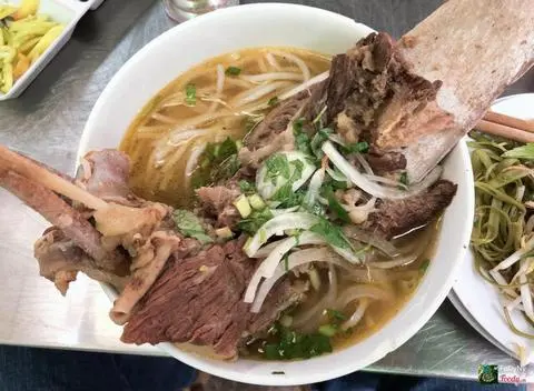 Hình ảnh Bún Sườn Bò + Dụng Cụ Ăn Uống