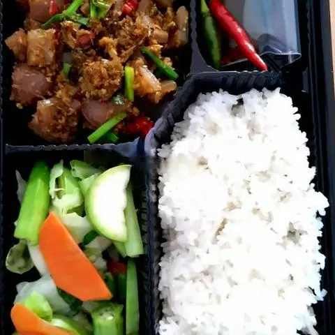 Hình ảnh Cơm da heo kho sả