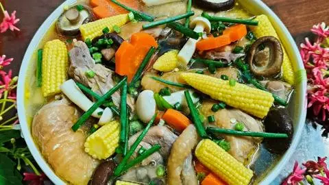 Hình ảnh Cơm canh Gà hầm nấm ngô