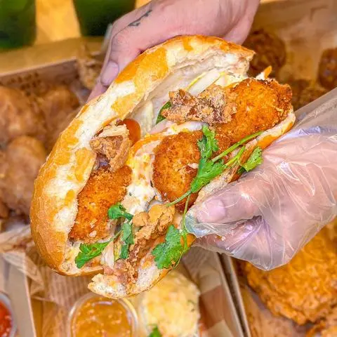 Hình ảnh Bánh mì gà 