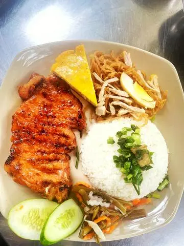 Hình ảnh Cơm tấm sườn bì chả