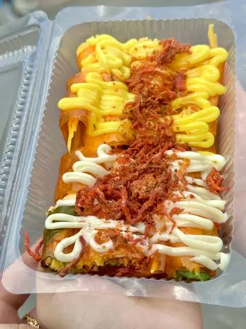 Hình ảnh Bánh tráng cuốn bơ two vị