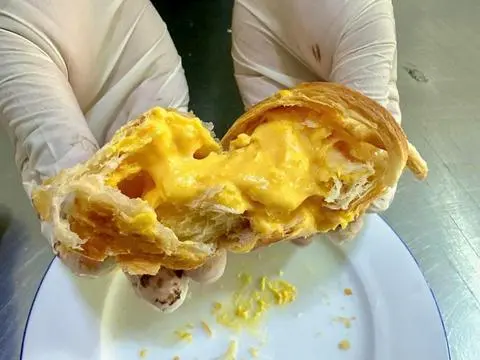 Hình ảnh croisant trứng muối 