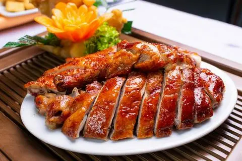 Hình ảnh Vịt Quay 1/2 con tặng rau ăn kèm