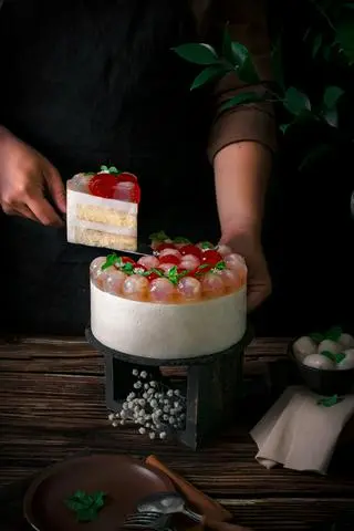 Hình ảnh Lychee Yogurt Mousse - Bánh kem lạnh vải thiều