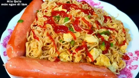 Hình ảnh Mì trộn xúc xích