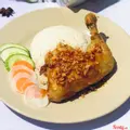 Hình ảnh Cơm gà chiên sốt tiêu tỏi