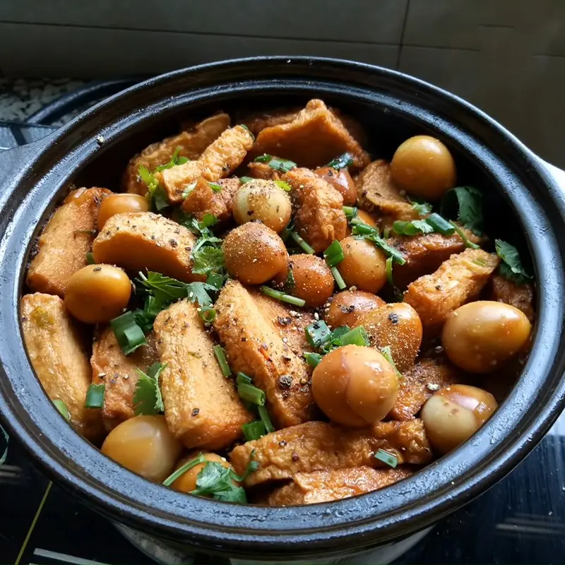 Hình ảnh Cơm chả cá trứng cút 
