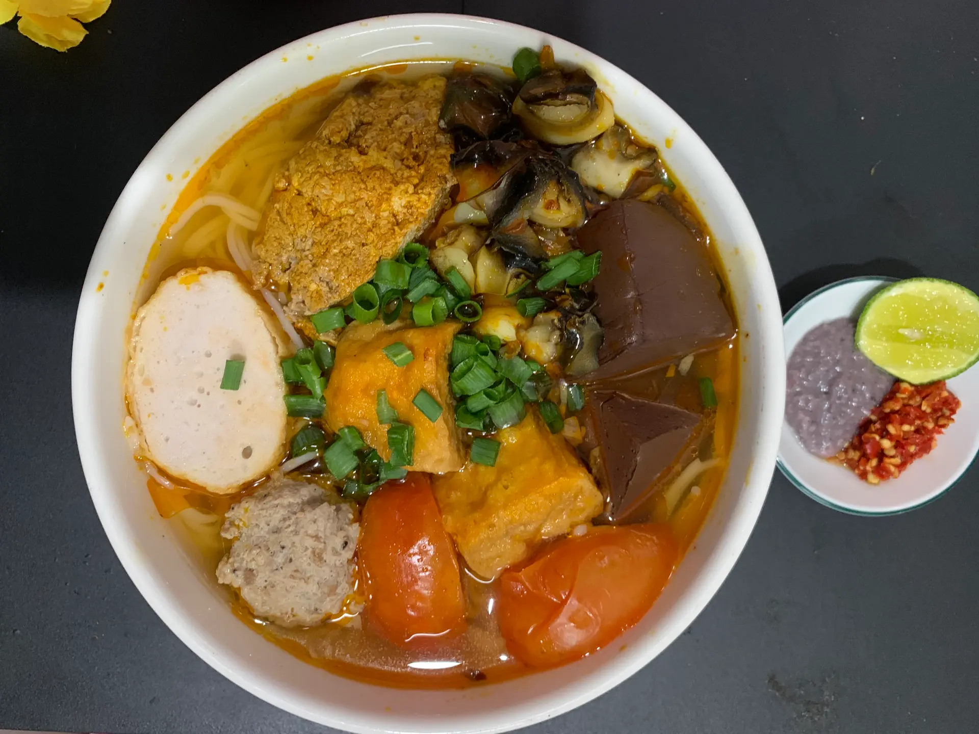 Hình ảnh Canh bún riêu cua - tôm viên - chả miếng