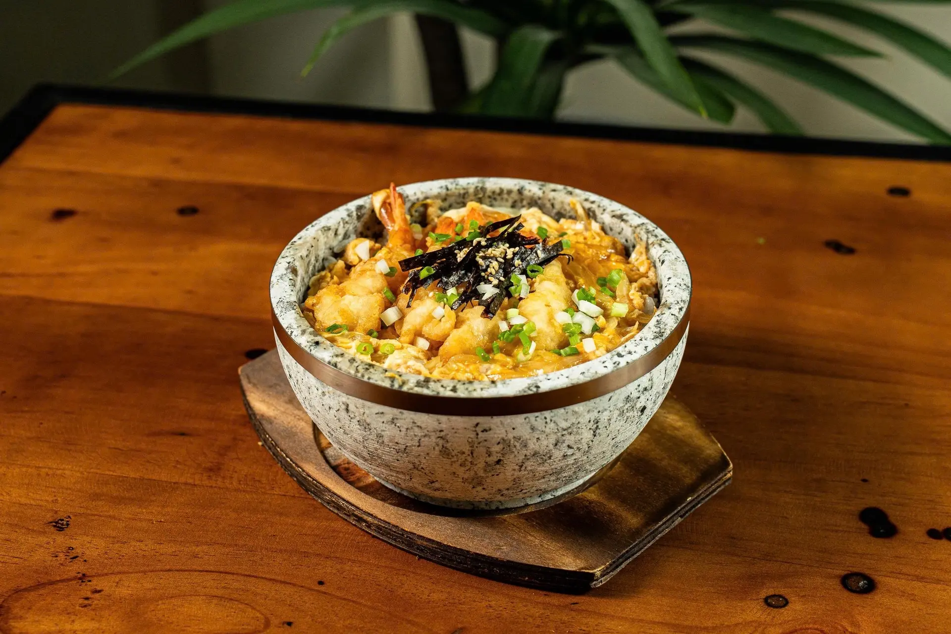 Hình ảnh Cơm thố tôm chiên