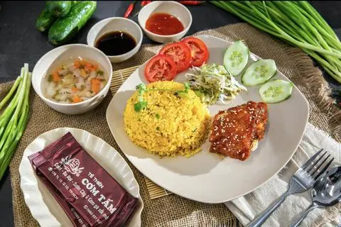 Hình ảnh Cơm Gà sốt thái nhỏ
