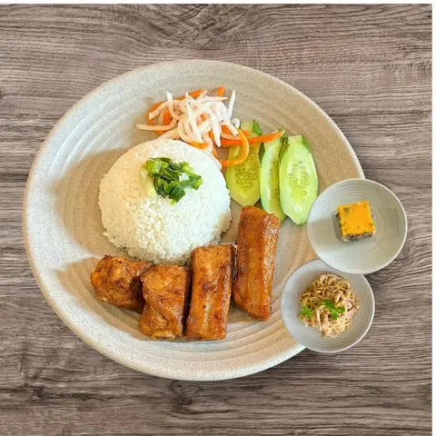 Hình ảnh Cơm tấm sườn non nướng bì chả
