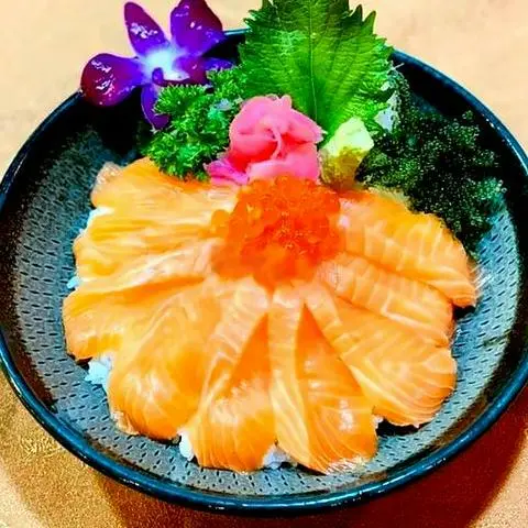 Hình ảnh Cơm Cá Hồi - Salmon Don + Salad Nhỏ