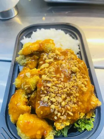 Hình ảnh Cơm Gà Xốt Ngọt Hàn Quốc + Coca M
