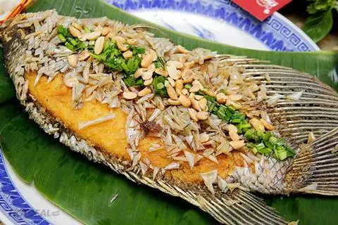 Hình ảnh Cá tai tượng chiên xù - bánh tráng