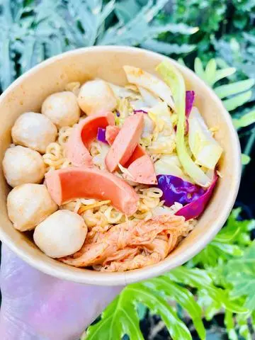 Hình ảnh Mì cay xúc xích cá viên