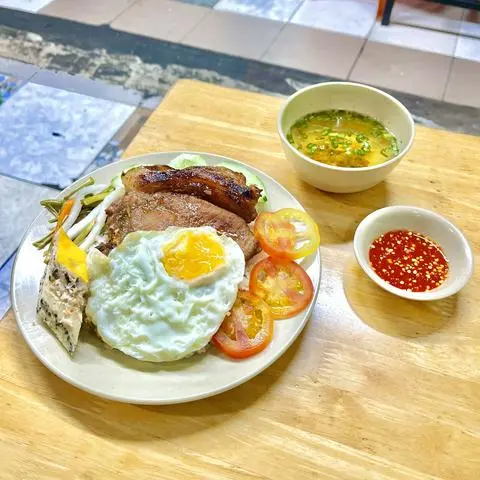 Hình ảnh Cơm Sườn Chả Trứng Ốp La