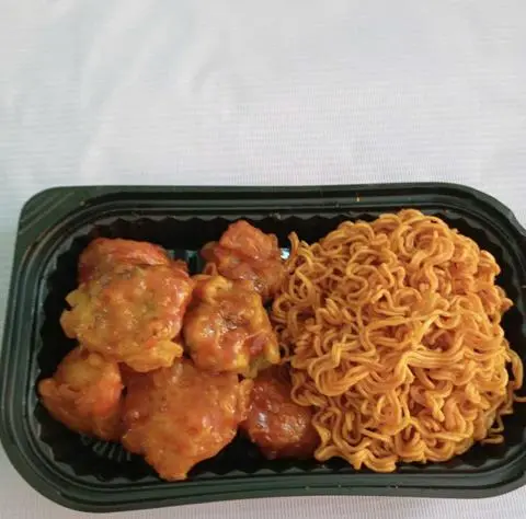 Hình ảnh Gà cay + mì trộn cay 