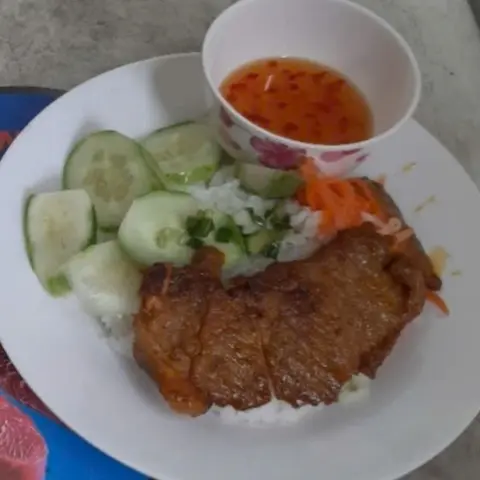 Hình ảnh CƠM SƯỜN +1 TRỨNG ỐP LA